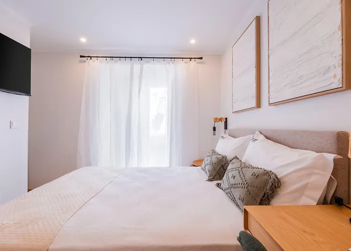 Carnot House Downtown *