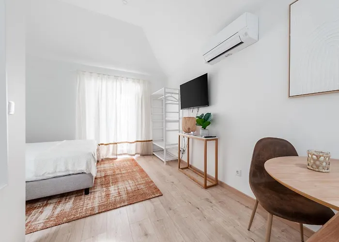 Carnot House Downtown *