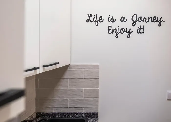 Carnot House Downtown *