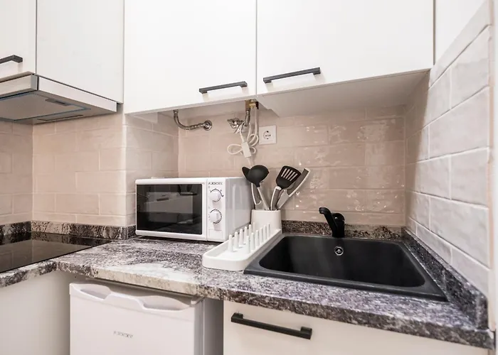 Carnot House Downtown *